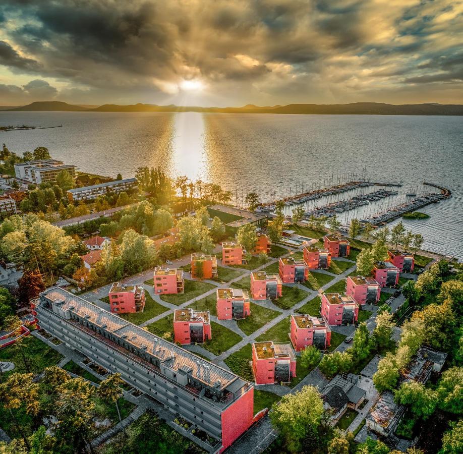 Bl Bavaria Yachtclub & Apartments Balatonlelle Luaran gambar