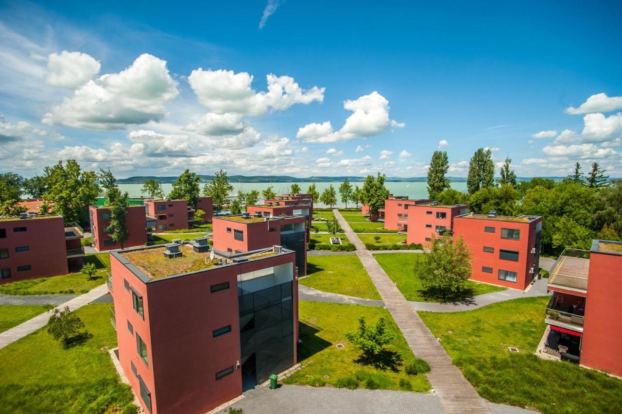 Bl Bavaria Yachtclub & Apartments Balatonlelle Luaran gambar