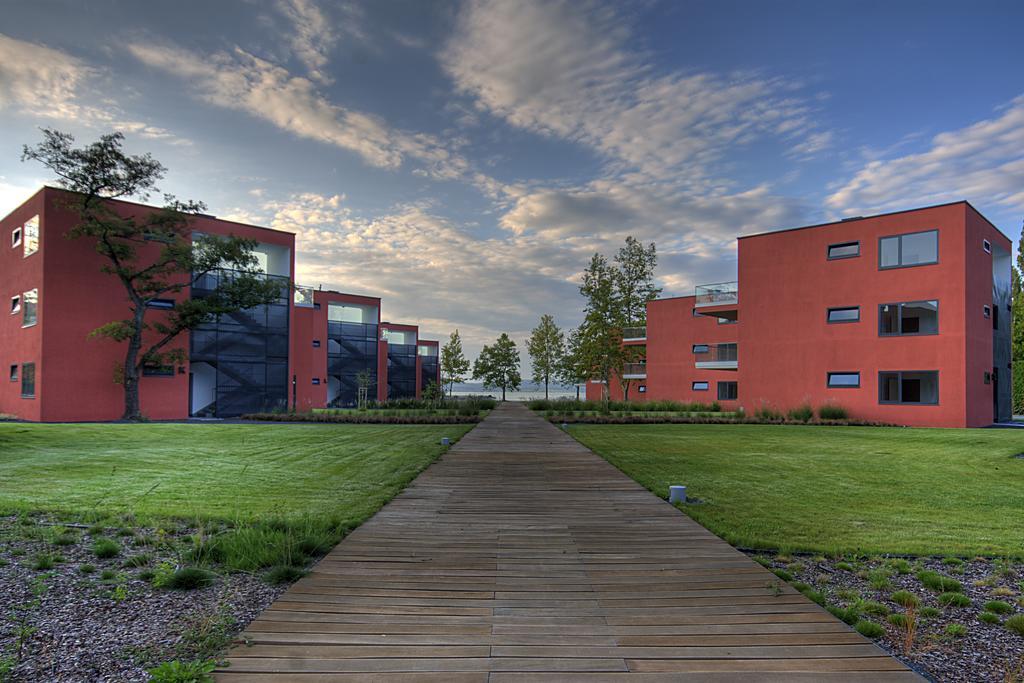 Bl Bavaria Yachtclub & Apartments Balatonlelle Luaran gambar