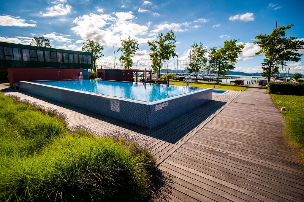 Bl Bavaria Yachtclub & Apartments Balatonlelle Luaran gambar