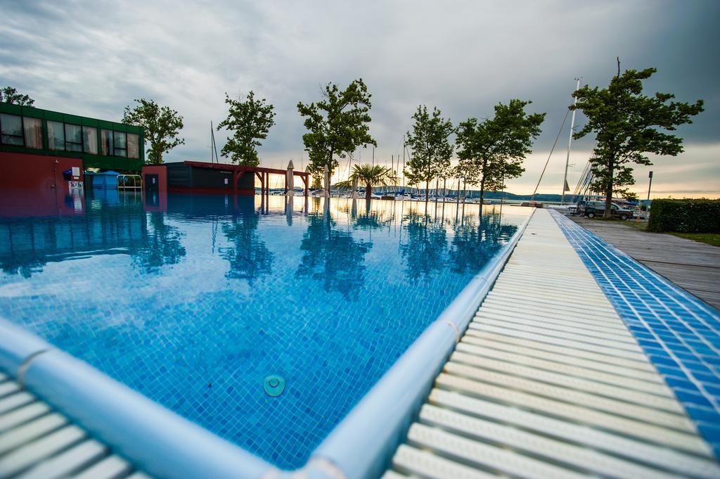 Bl Bavaria Yachtclub & Apartments Balatonlelle Luaran gambar