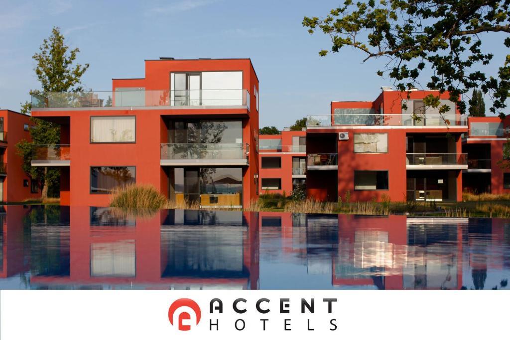 Bl Bavaria Yachtclub & Apartments Balatonlelle Luaran gambar