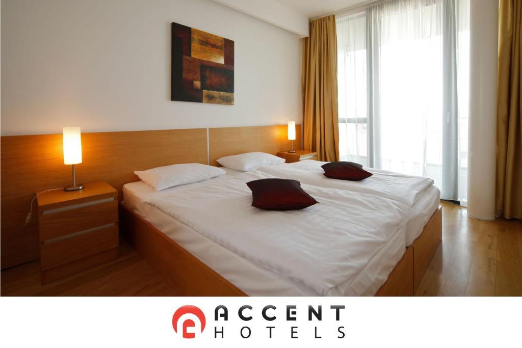 Bl Bavaria Yachtclub & Apartments Balatonlelle Bilik gambar